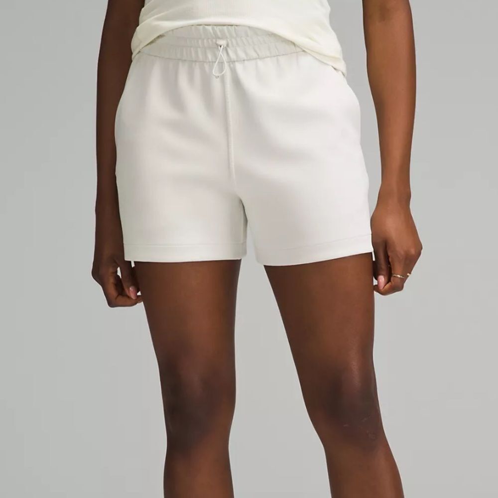 Softstreme High-Rise Short 4"